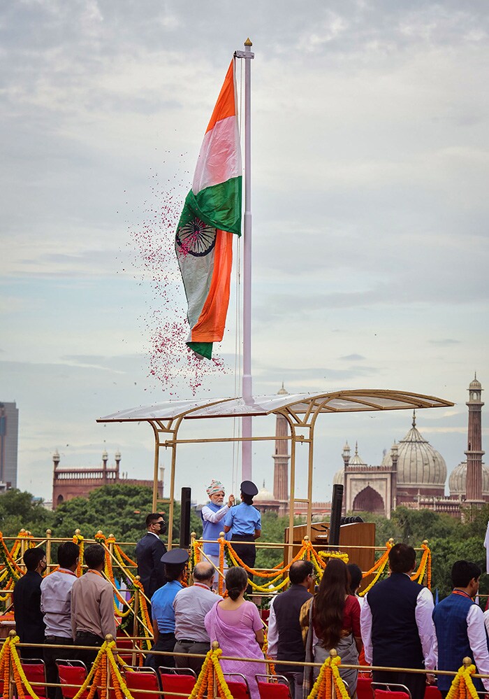 स्वतंत्रता दिवस पर पीएम मोदी ने पहनी ‘तिरंगी' पगड़ी, देखें समारोह की खास झलकियां