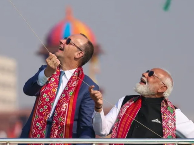 इंटरनेशनल काइट फेस्टिवल 2026: मोदी संग जर्मन चांसलर मर्ज ने उड़ाई पतंग, देखें तस्वीरें