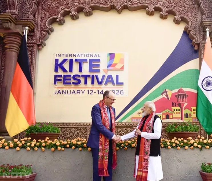 इंटरनेशनल काइट फेस्टिवल 2026 ने इस बार कूटनीति और संस्कृति का अनोखा संगम दुनिया के सामने पेश किया.