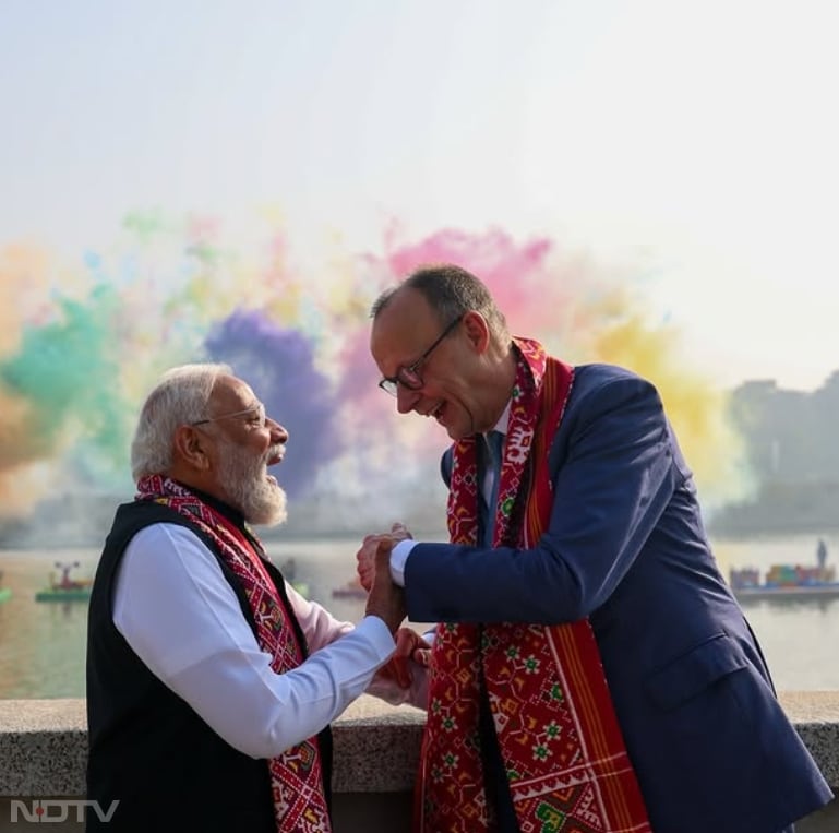 दोनों नेताओं की साथ में पतंग उड़ाते तस्वीरें वैश्विक मंच पर मित्रता का प्रतीक बनीं.