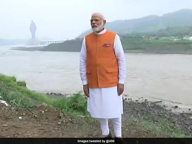 पीएम मोदी ने कहा कि वह सरदार सरोवर परियोजना को सफल बनाने के लिए काम करने वाले लाखों लोगों का आभार व्यक्त करते हैं.