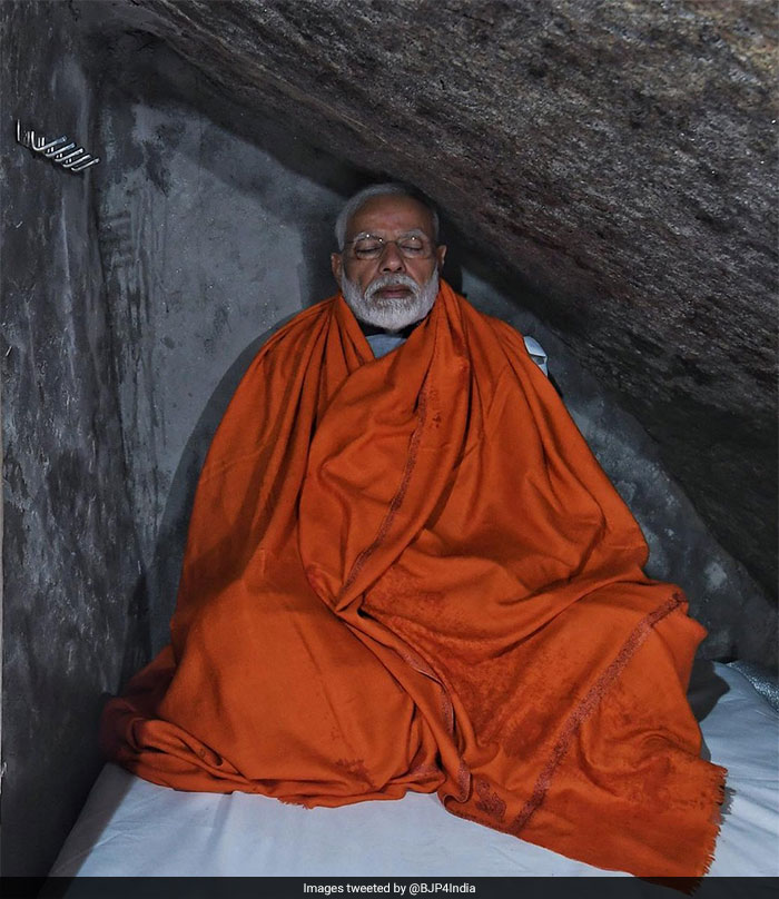 केदारनाथ के दर्शन करने पहुंचे पीएम मोदी, गुफा में लगाया ध्यान, देखें तस्वीरें...