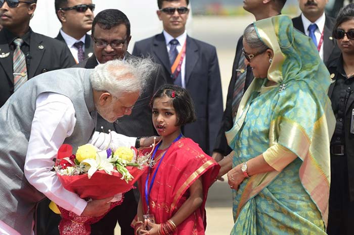 PM Modi in Dhaka: Bus Services Flagged Off, Land Boundary Agreement Signed on Day 1