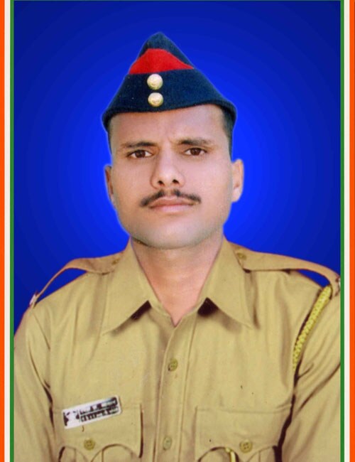 Vijay Kumare from Babupeth, Chandarpur district, a constable