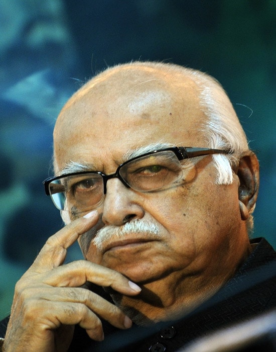 One can argue with his brand of politics, but L K Advani stands tall as a leader. One who does not shy away from speaking his mind, be it calling Jinnah a secular leader or admitting blatantly that he considers himself as the most appropriate Prime Ministerial candidate of the BJP.<br><br>So, what tune is Advani humming?<br><br><a class="fn fl fa fs12" href="http://www.ndtv.com/convergence/ndtv/new/forums/readforum.aspx?trdid=3174"  target="_blank">Which song should this politico sing?</a>