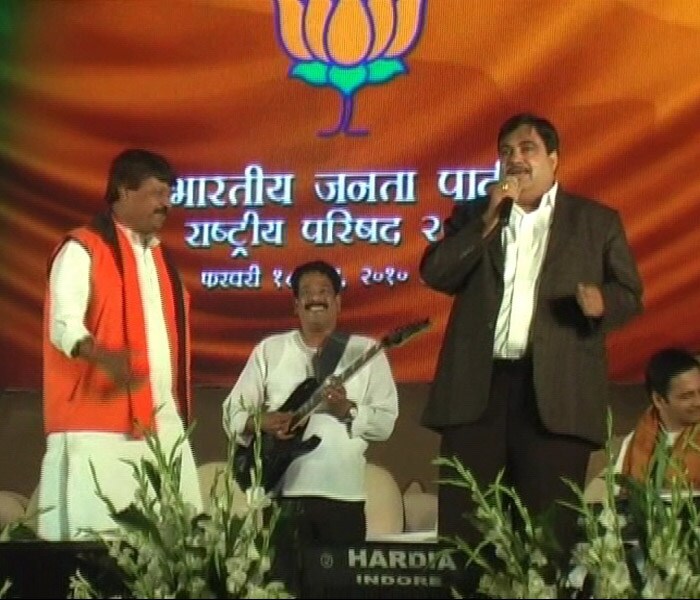 At the three-day BJP conclave in Indore, the new party president, Nitin Gadkari decided that the best way to start a new, more vibrant chapter for the BJP is perhaps with a chorus.<br><br>Not shy of belting out the odd Bollywood song, Gadkari sang his version of the Manna De song from <I>Anand</I>, <i>Zindagi aisi hai paheli hai, Kabhi ye hansaye kabhi ye rulaye</i>.<br><br>They say there's a song for every mood..every occassion. Who knows, Gadkari might be a trendsetter and other politicos may follow with their songs to suit the moment. For instance?<br><br>  
<a class="fn fl fa fs12" href="http://www.ndtv.com/convergence/ndtv/new/forums/readforum.aspx?trdid=3174"  target="_blank">Which song should this politico sing?</a>