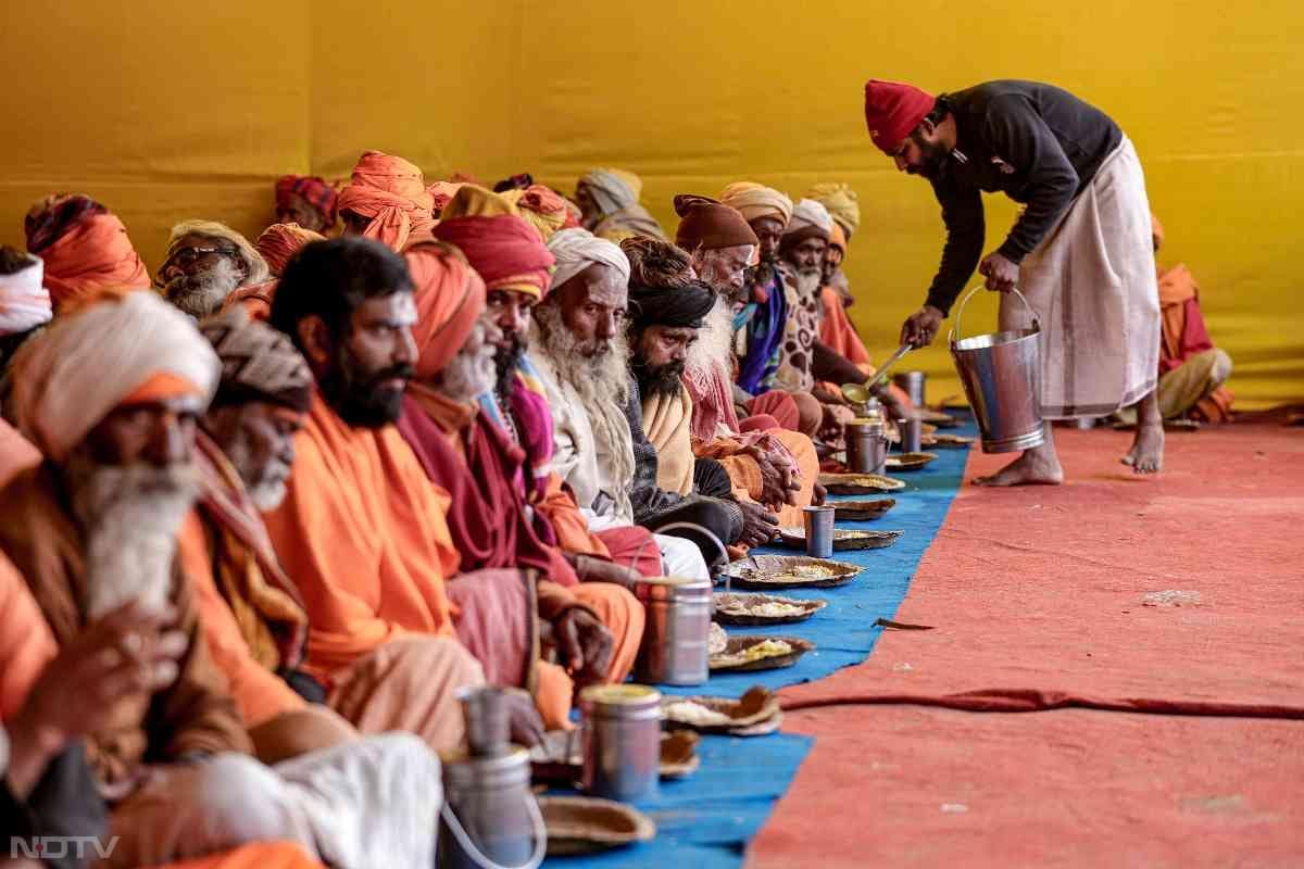 संगम तट पर आस्था का 'महासैलाब'... माघ मेले की इन तस्वीरों में जीवंत हो उठीं महाकुंभ की यादें