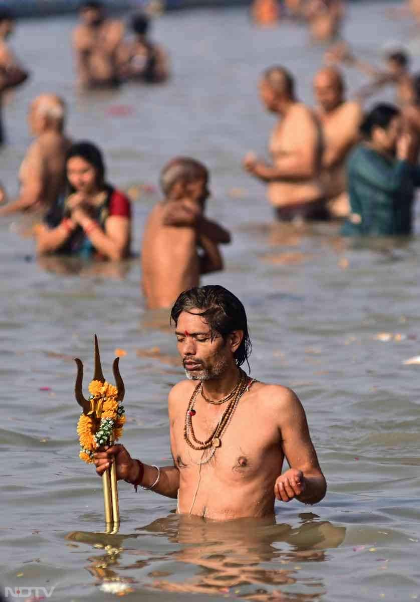 संगम तट पर आस्था का 'महासैलाब'... माघ मेले की इन तस्वीरों में जीवंत हो उठीं महाकुंभ की यादें