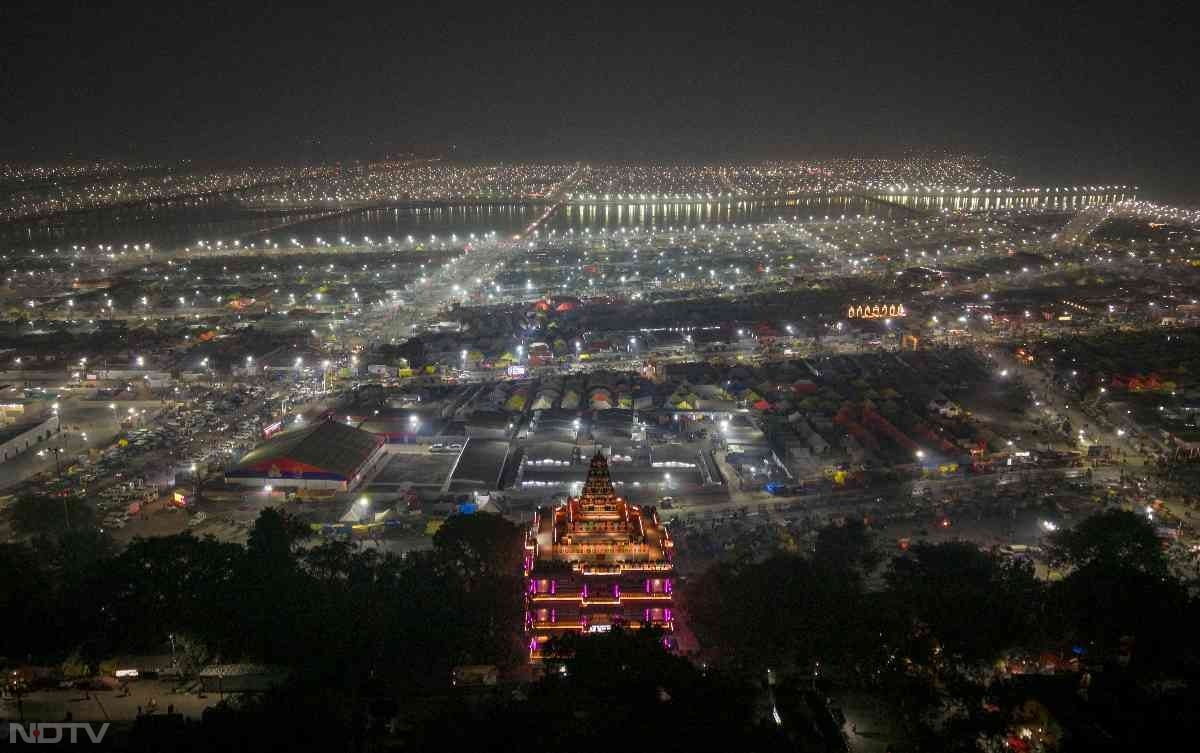 संगम तट पर आस्था का 'महासैलाब'... माघ मेले की इन तस्वीरों में जीवंत हो उठीं महाकुंभ की यादें