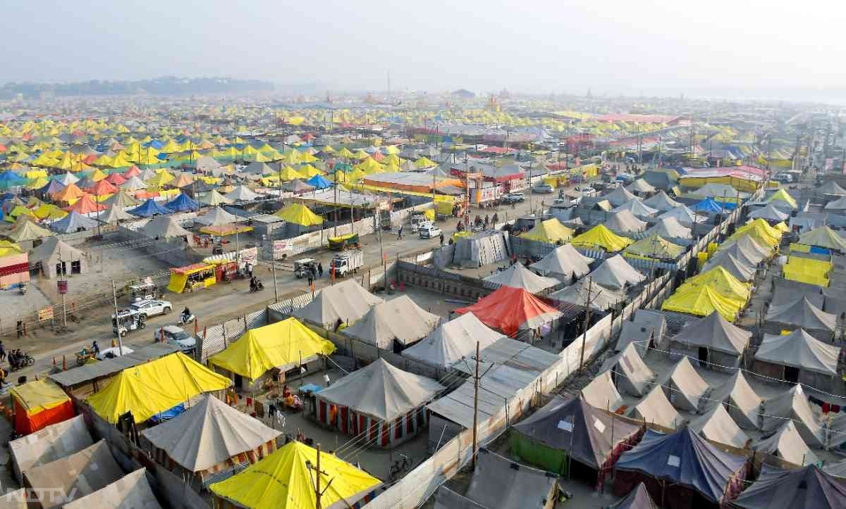 संगम तट पर आस्था का 'महासैलाब'... माघ मेले की इन तस्वीरों में जीवंत हो उठीं महाकुंभ की यादें