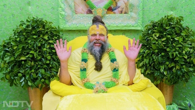 जीवन में विजय कैसे होगी ?- "थोड़ी सी हानि हुई अब जीना क्या, पराजय हो गई अब जीना क्या. दुख आ गया जीना क्या, परीक्षा में फेल हो गए. जीना क्या. यहीं हमारा जीवन है? अरे हम भगवान के अंश है. इस बार हार हुई तो आगे विजय होगी"