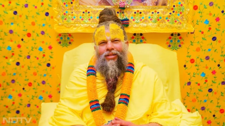 जीवन में खुश कैसे रहे?- "मन बार-बार बड़ी कामनाएं करता है... नेगेटिव विचार आते हैं और उसी में हम फंसे चलते हैं... जो होगा प्रभु ने रचा होगा क्या परेशानी है"