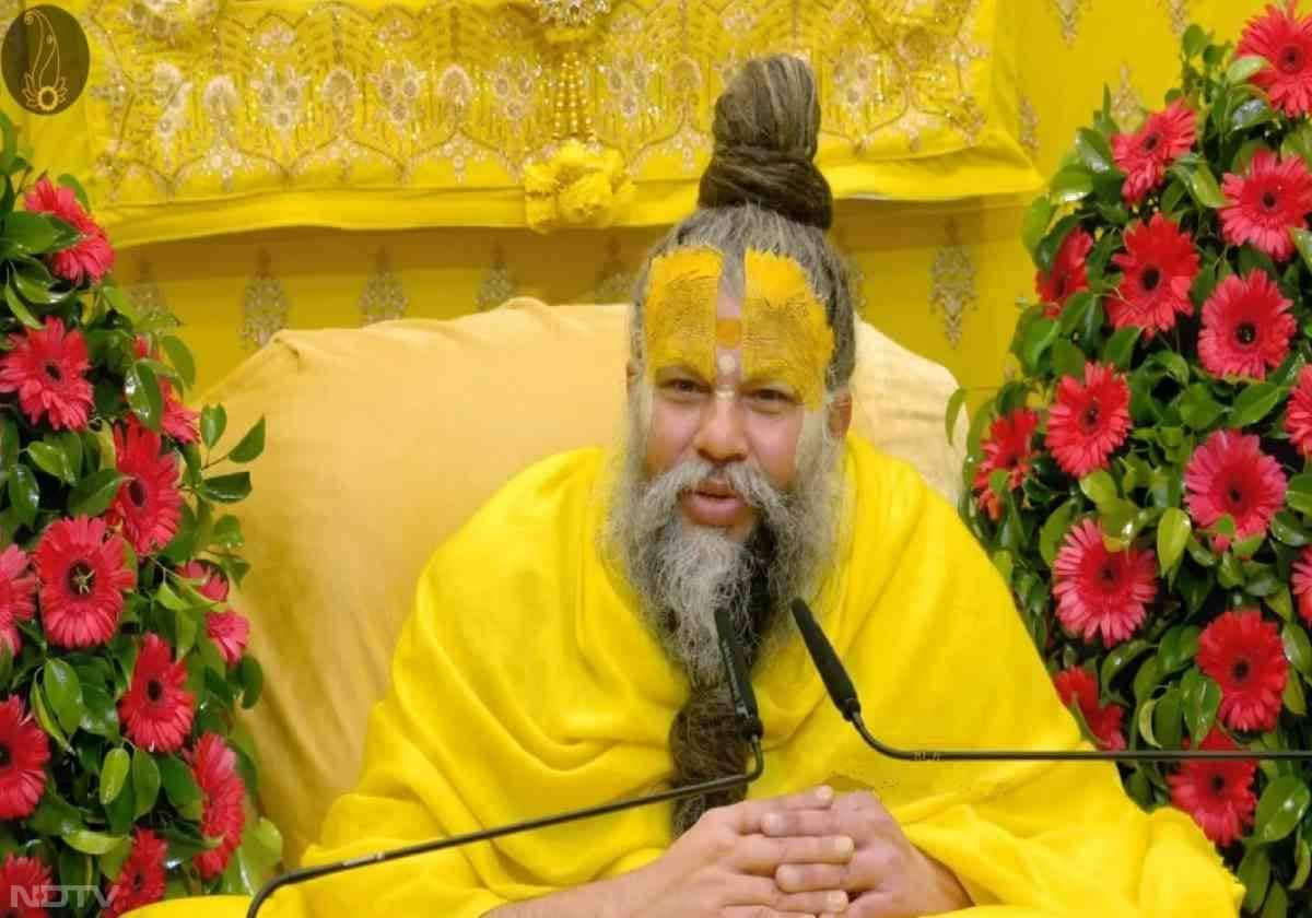 जीवन में आगे कैसे बढ़ें?- "खिलाड़ी ही हारता है. दौड़ने वाला ही गिरता है. गिरा हुआ, जो नीचे पड़ा है, वो क्या गिरेगा. इसलिए अच्छे बालक हो आगे बढ़ो."