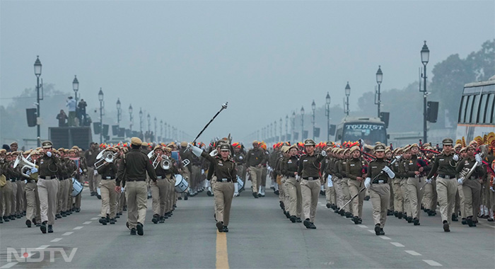 अधिकारियों ने बताया कि बल के इतिहास में यह पहली बार होगा जब मार्चिग दस्ते में केवल महिला कर्मी शामिल होंगी, उन्होंने कहा कि इस वर्ष 80 प्रतिशत प्रतिभागी पूर्वोत्तर राज्यों से हैं. फोटो: पीटीआई