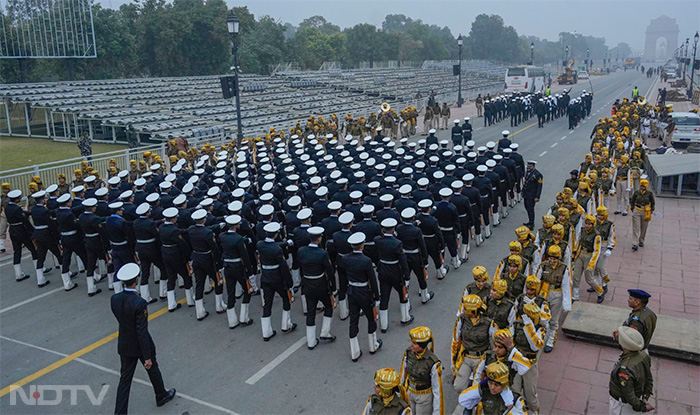 पिछले साल, एक महिला समर्पित पाइप बैंड को परेड में शामिल किया गया था, लेकिन इसका नेतृत्व एक पुरुष निरीक्षक, राजेंद्र सिंह ने किया था. फोटो: पीटीआई