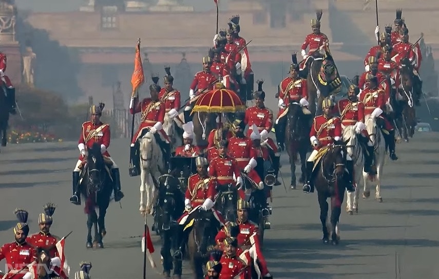 खास मौकों पर देश के राष्ट्रपति बग्गी की सवारी करते दिखाई देते हैं. बजट सत्र से पहले राष्ट्रपति बग्गी से संसद पहुंचीं.