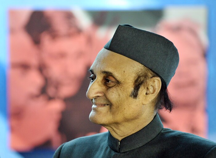 <b>KARAN SINGH:</b>  A senior Congress leader, Member of Parliament in the  Rajya Sabha and hailing from the royal family of Jammu and Kashmir - he was a perennial candidate for the President's post.<br><br><b>STRENGTH: </b> <br><br>A scholar, author, diplomat, served as chairman of the foreign affairs department in the All India Congress Committee (AICC), President of the Indian Council for Cultural Relations (ICCR) and India's Ambassador to the United Nations Educational, Scientific and Cultural Organization (UNESCO).<br><br><b>WEAKNESS: </b><br><br>Congress rank-and-file not enthused.