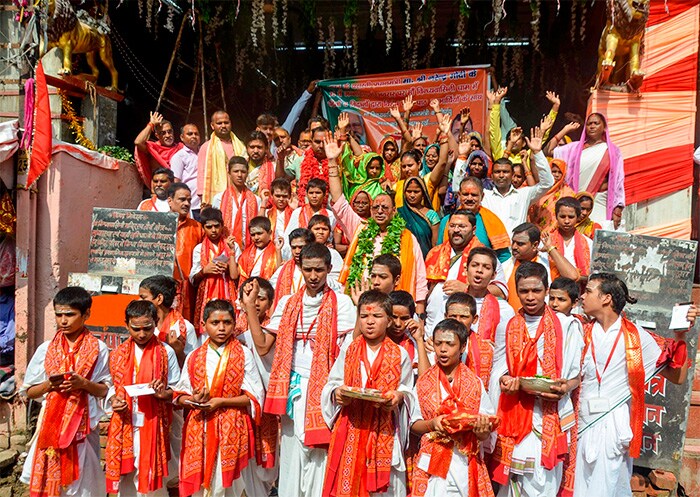 प्रधानमंत्री मोदी का आज 73वां जन्मदिन, स्कूलों से लेकर मंदिरों तक खास अंदाज़ में मनाया गया पीएम का बर्थडे, देखें तस्वीरें