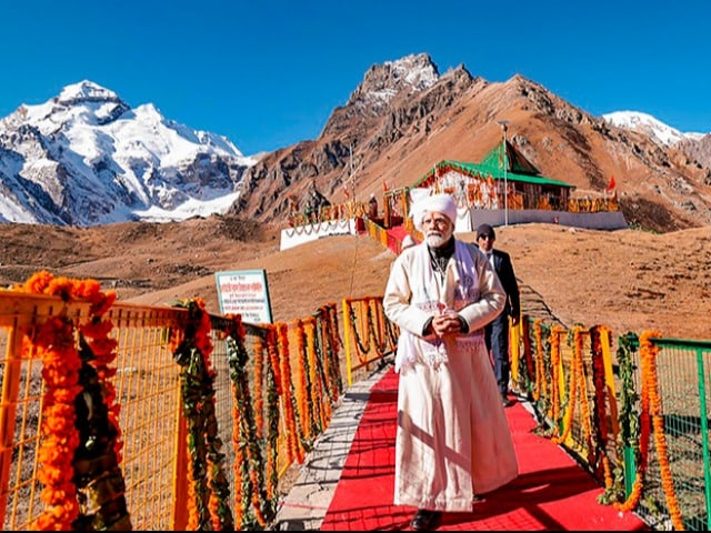 Photo : उत्तराखंड के पिथौरागढ़ पहुंचे प्रधानमंत्री मोदी, प्रसिद्ध पार्वती कुंड में की पूजा-अर्चना