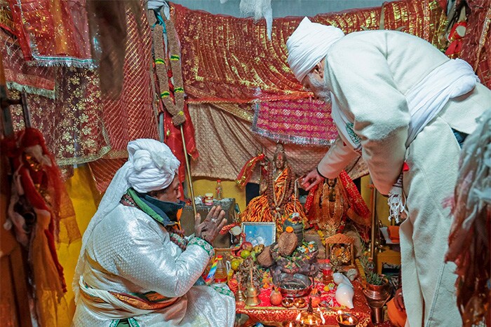 उत्तराखंड के पिथौरागढ़ पहुंचे प्रधानमंत्री मोदी, प्रसिद्ध पार्वती कुंड में की पूजा-अर्चना