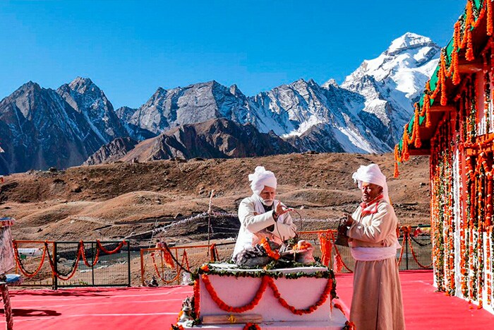 उत्तराखंड के पिथौरागढ़ पहुंचे प्रधानमंत्री मोदी, प्रसिद्ध पार्वती कुंड में की पूजा-अर्चना
