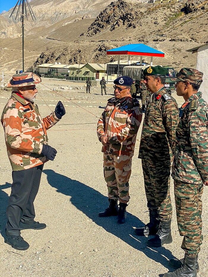 हिमाचल प्रदेश के लेप्चा पहुंचे प्रधानमंत्री, सेना के जवानों के साथ मनाएंगे दिवाली