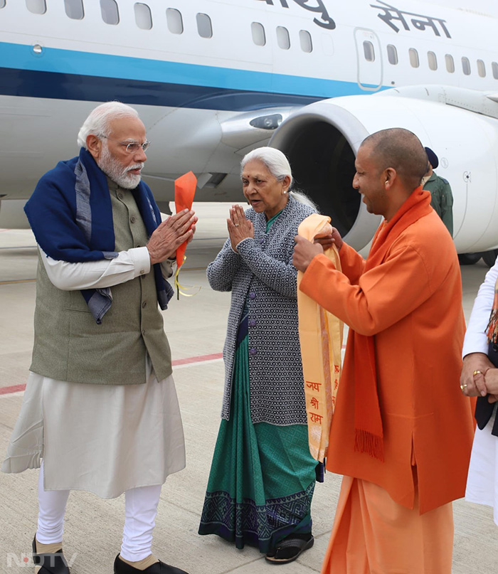 PM Modi Ayodhya Visit: राम की नगरी अयोध्या पहुंचे प्रधानमंत्री मोदी,  रेलवे स्टेशन और एयरपोर्ट का करेंगे उद्घाटन