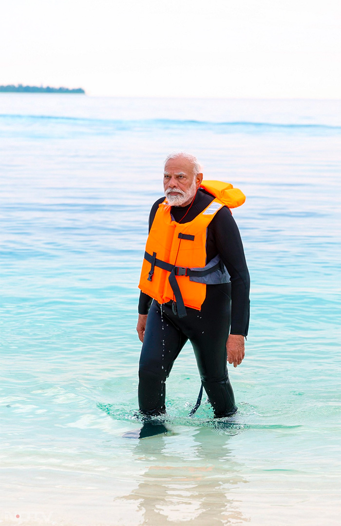 प्रधानमंत्री मोदी ने लक्षद्वीप आइलैंड पर लिया स्नॉर्कलिंग का आनंद, देखें पीएम के दौरे की शानदार तस्वीरें