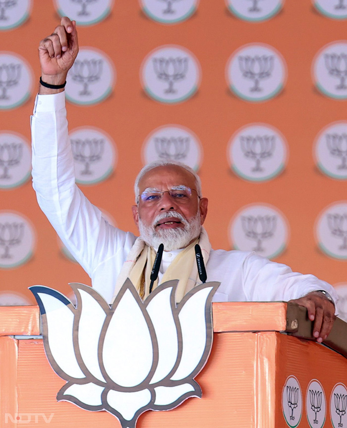 प्रधानमंत्री मोदी ने अलीगढ़ रैली में कहा, विकसित भारत की चाबी जनता के पास