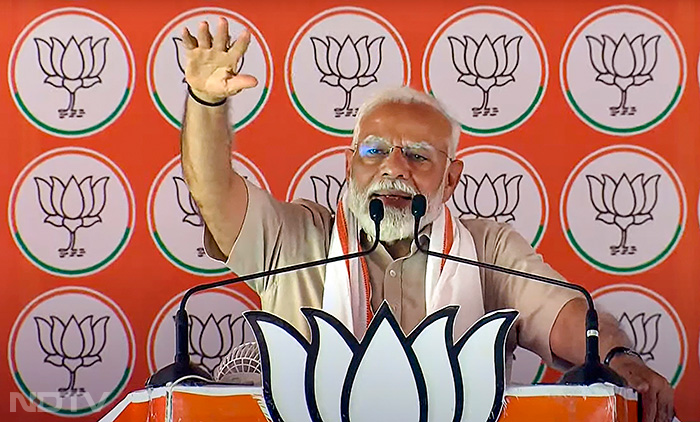 प्रधानमंत्री मोदी ने अलीगढ़ रैली में कहा, विकसित भारत की चाबी जनता के पास