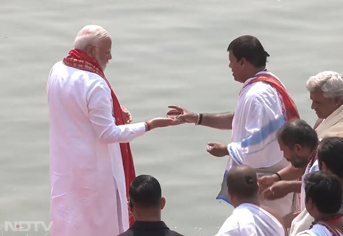 इसके बाद पीएम मोदी अपना नामांकन दाखिल करने से पहले काल भैरव मंदिर में पूजा-अर्चना करेंगे.