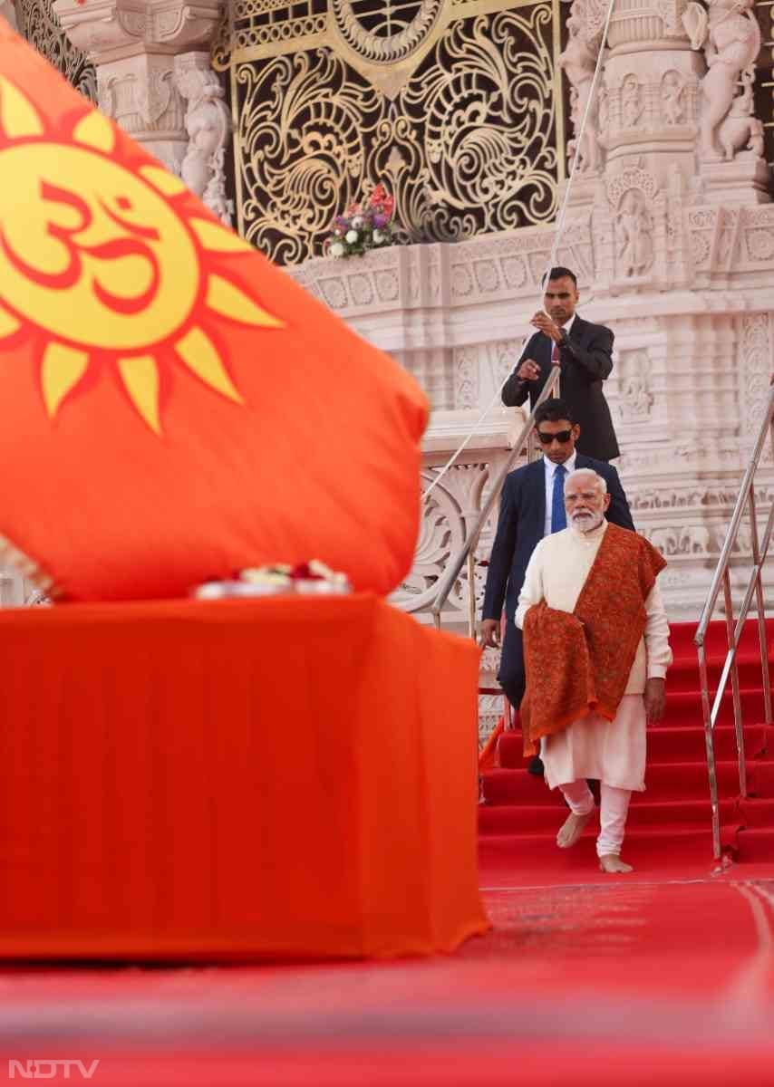 अयोध्&zwj;या में राम जन्&zwj;मभूमि मंदिर में PM Modi ने धर्म घ्&zwj;वजा फहराई.