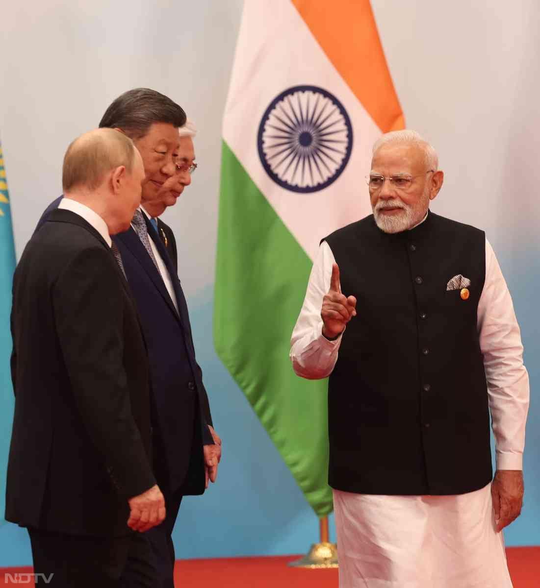PM Modi, चीन के राष्&zwj;ट्रपति Xi Jinping और रूस के राष्&zwj;ट्रपति पुतिन के साथ SCO Summit 2025 में.