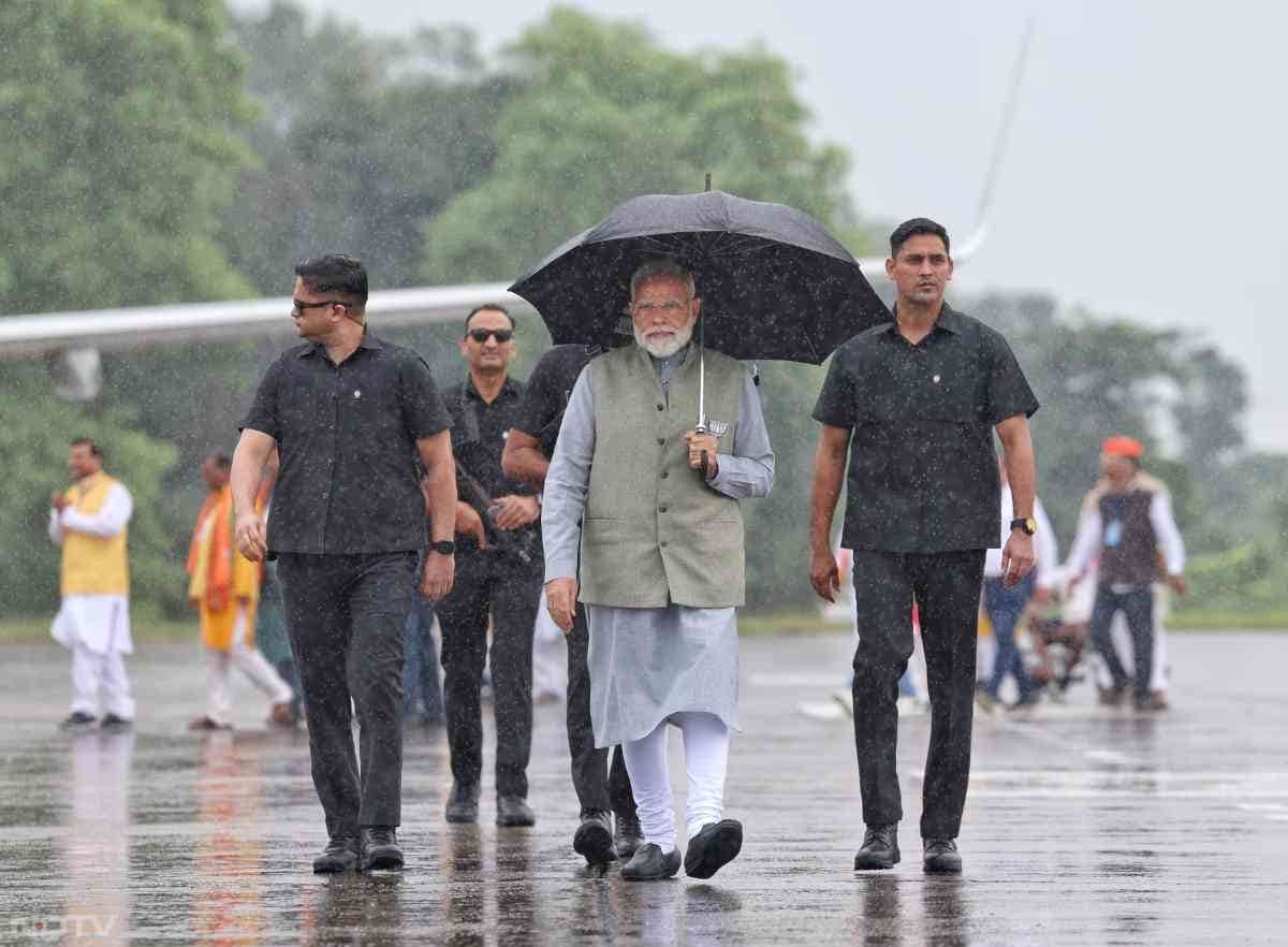 PM Modi बिहार के दरभंगा में.