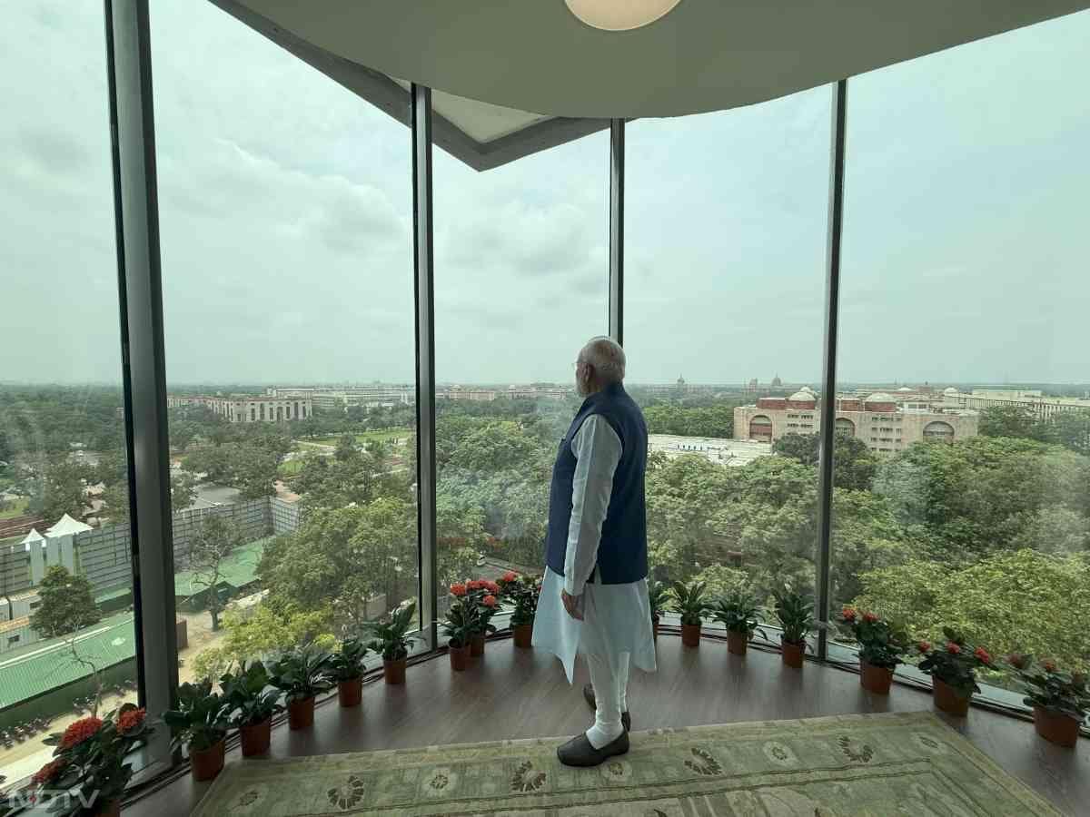 पीएम मोदी दिल्&zwj;ली के कर्तव्&zwj;य भवन में.