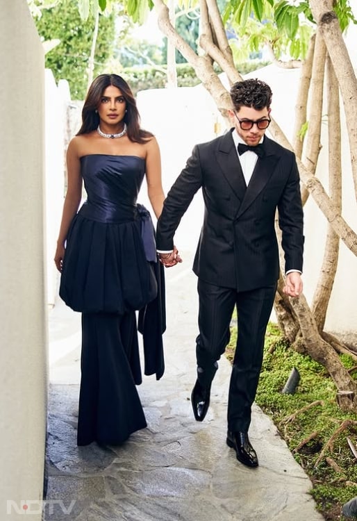 प्रियंका के साथ उनके पति निक जोनास भी इस अवार्ड शो में उनके साथ नज़र आए.