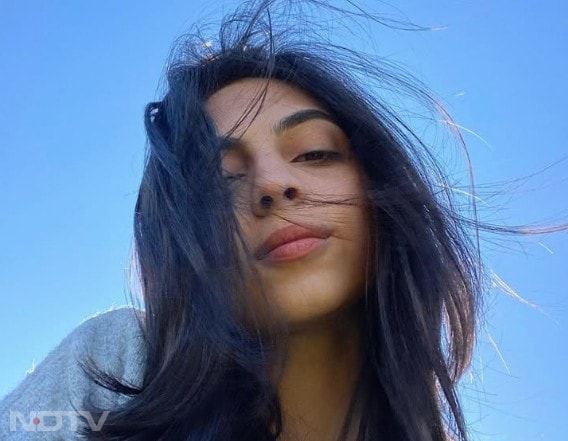 सूत्रों से मिली ताजा जानकारी के मुताबिक फिलहाल शादी की तारीख दोनों परिवार मिलकर तय करेंगे. प्रियंका गांधी केरल के वायनाड से सांसद हैं.