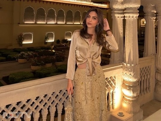 अवीवा बेग के सोशल मीडिया अकाउंट पर लिखा है कि वो एक फोटोग्राफर और प्रोड्यूसर है. उन्होंने इंस्टा पर कई बढ़िया फोटोज भी शेयर की है.