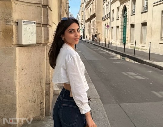 पिछले कुछ वर्षों में उन्होंने 'यू कैनॉट मिस दिस' (इंडिया आर्ट फेयर, 2023) और 'द इल्यूजरी वर्ल्ड' (2019) जैसी कई सफल प्रदर्शनियों में अपनी कला का प्रदर्शन किया है.