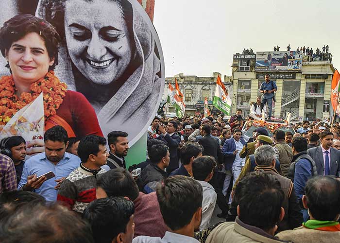 Lok Sabha Elections 2019: Priyanka Gandhi Vadra kicks off mega roadshow in Lucknow