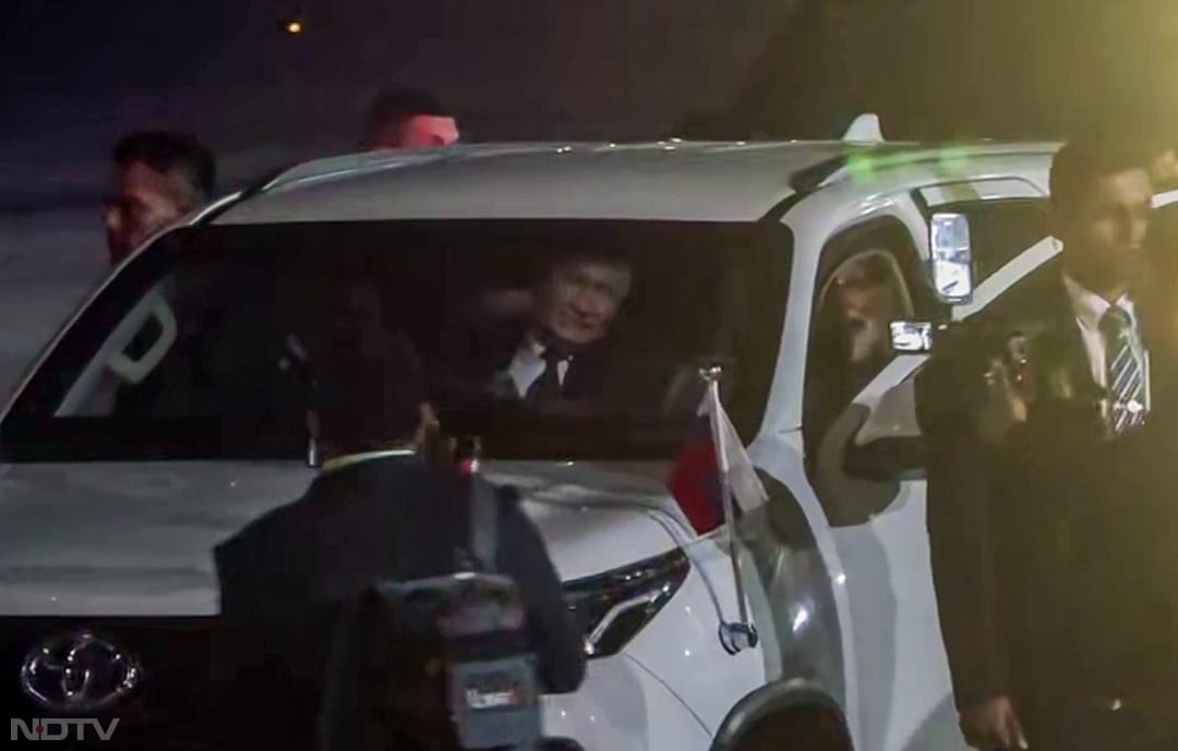 गले लगाया, हाथ मिलाया, तस्वीरें बयां कर रही दोस्ती! पीएम मोदी ने इस अंदाज में किया पुतिन का स्वागत