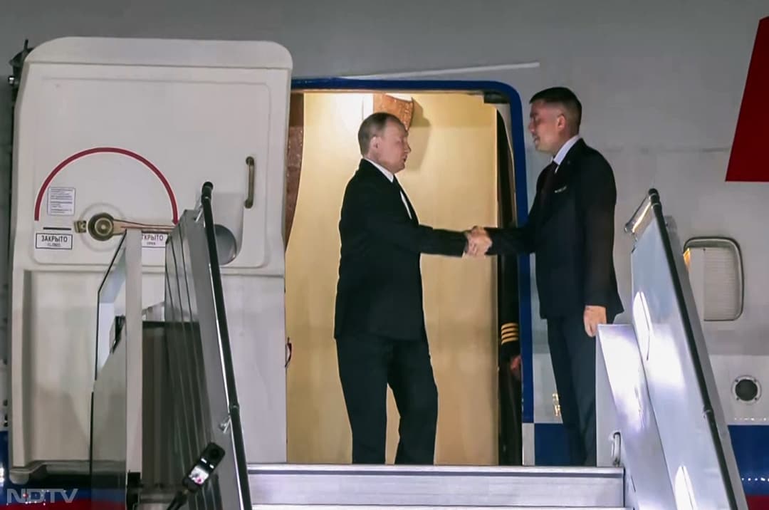 गले लगाया, हाथ मिलाया, तस्वीरें बयां कर रही दोस्ती! पीएम मोदी ने इस अंदाज में किया पुतिन का स्वागत