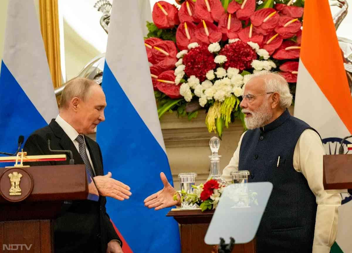 मिलते हाथ, बढ़ेंगे साथ. रिश्तों की नई गर्माहट.