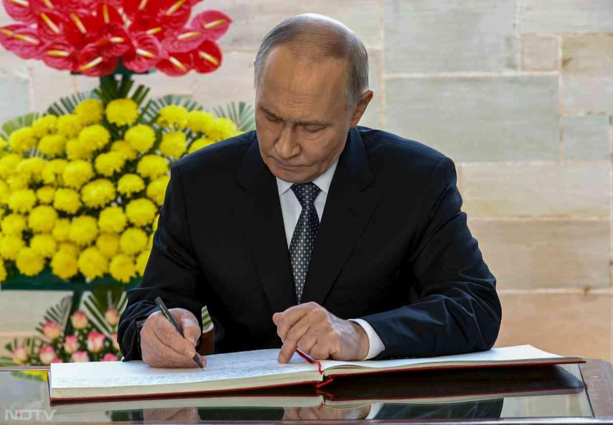 राजघाट पर महात्मा गांधी को श्रद्धांजलि  के बाद राष्ट्रपति पुतिन के शब्द.