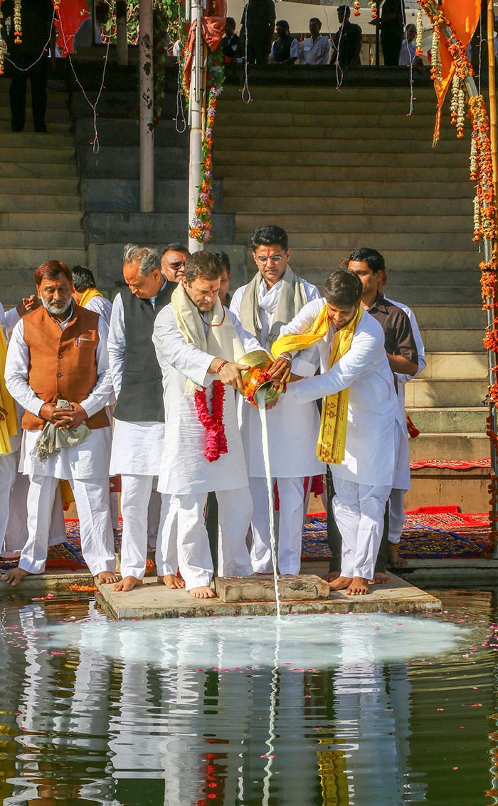राहुल गांधी ने ख्वाजा मोइनुद्दीन चिश्ती की दरगाह में जियारत की, पुष्कर के ब्रह्मा मंदिर भी गए