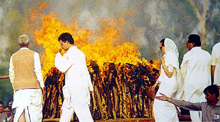 Tragedy once again struck the Gandhi family when Rajiv was assassinated by LTTE activists on May 21, 1991 while campaigning in Sriperumbudur, Tamil Nadu. In this picture, Rahul, just 21 at that time, is seen lighting his father's funeral pyre.