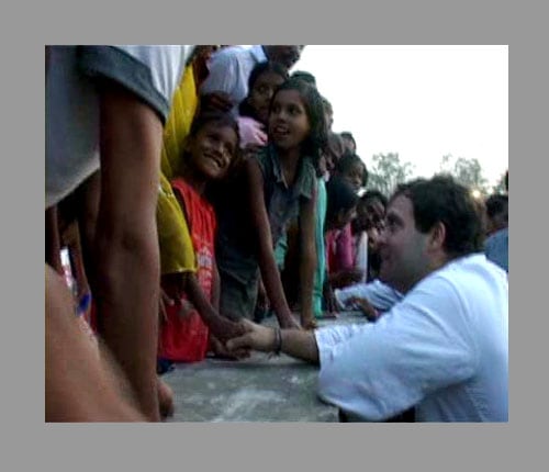 At Tikamgarh, Rahul Gandhi told gathered party workers that if BJP government in Madhya Pradesh was to be changed then Youth Congress workers "must end infighting and work among the people". (NDTV Photo)