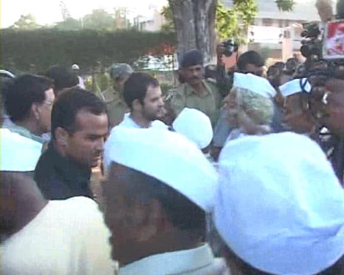 Rahul toured Dumka, Ranchi and Hazaribagh and before ending the tour he did not forget to meet the very people that elect people like him to such positions.