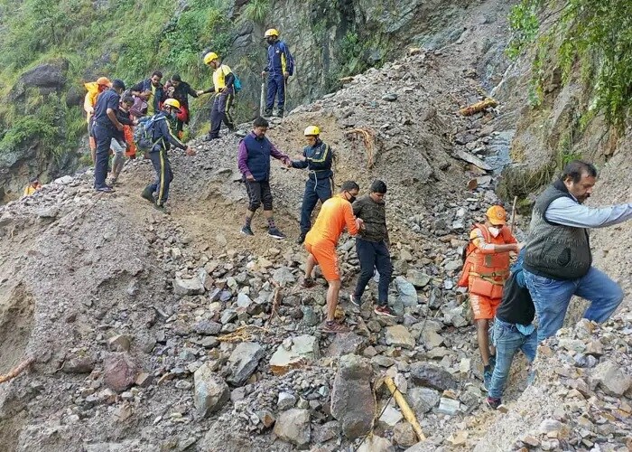 उत्तराखंड में बारिश का कहर: 47 लोगों की हुई मौत,रेस्क्यू मिशन जारी