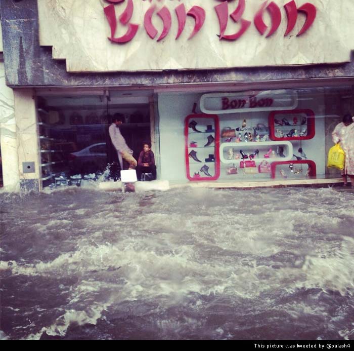 People advised to stay home as heavy rains lash Mumbai